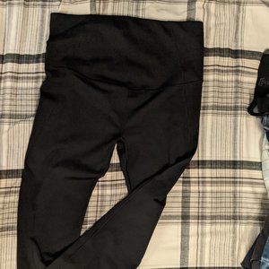 Maternity GapFit Blackout Full Panel Capris